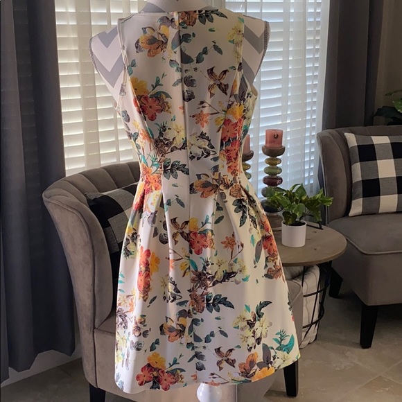 Floral pleated waist tank dress - Picture 2 of 5